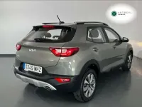 Usado Kia Stonic 84 CV (61 kW) 2023 Verde SUV