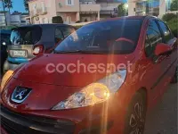 Usado Peugeot 207 70 CV (51 kW) 2008 Rojo Berlina