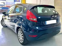 Usado Ford Fiesta Trend 82 CV (60 kW) 2012 Azul Berlina