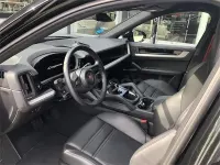 Usado Porsche Cayenne E-Hybrid 471 CV (346 kW) 2025 Negro metalizado SUV