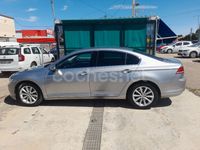 Usado VW Passat Advance 150 CV (110 kW) 2019 Plateado Berlina
