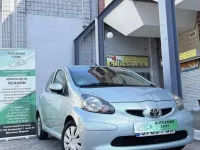 Usado Toyota Aygo 68 CV (50 kW) 2007 Azul Utilitario