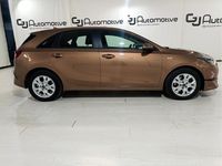 Usado Kia Ceed 100 CV (73 kW) 2023 Marrón Utilitario