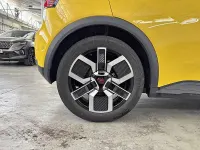 Usado Renault R5 Techno 110 kW (150 CV) 2025 Amarillo Utilitario