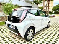 Usado Toyota Aygo X-play 69 CV (50 kW) 2015 Blanco Utilitario