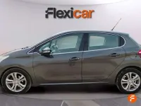 Usado Peugeot 208 Allure 120 CV (88 kW) 2015 Gris Utilitario