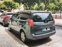 Usado Peugeot 5008 Allure 120 CV (88 kW) 2016 Gris / plata Monovolumen