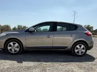 Usado Renault Mégane III Dynamique 111 CV (81 kW) 2010 Gris Utilitario