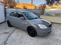 Usado Kia Rio 110 CV (80 kW) 2008 Gris / plata Berlina
