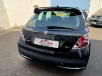 Usado Peugeot 207 75 CV (55 kW) 2010 Negro Berlina