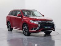 Usado Mitsubishi Outlander P-HEV 203 CV (149 kW) 2017 Rojo SUV