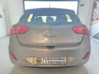 Usado Hyundai i30 100 CV (73 kW) 2016 Beige Berlina