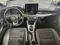 Usado Toyota Yaris 125 CV (91 kW) 2021 Rojo Utilitario