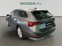 Usado Skoda Octavia Scout 4x4 150 CV (110 kW) 2022 Gris Familiar