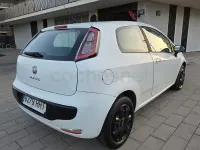 Usado Fiat Punto Pop 75 CV (55 kW) 2012 Blanco Utilitario