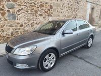 Usado Skoda Octavia Elegance 140 CV (102 kW) 2013 Gris / plata Berlina