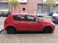 Usado Dacia Sandero Ambiance 75 CV (55 kW) 2009 Rojo Berlina