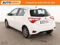 Usado Toyota Yaris Hybrid Active 101 CV (74 kW) 2017 Blanco Berlina