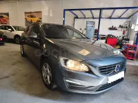 Usado Volvo V60 Kinetic 150 CV (110 kW) 2016 Gris / plata Familiar
