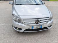 Usado Mercedes B180 109 CV (80 kW) 2014 Gris / plata Monovolumen