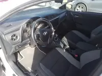 Usado Toyota Auris Hybrid Active 136 CV (100 kW) 2019 Blanco Familiar