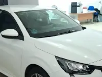 Usado Peugeot 208 Allure 102 CV (75 kW) 2021 Blanco Utilitario