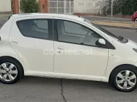 Usado Toyota Aygo Live 68 CV (50 kW) 2012 Blanco Utilitario