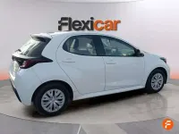 Usado Toyota Yaris Hybrid Active 116 CV (85 kW) 2021 Blanco Utilitario