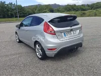 Usado Ford Fiesta Sport 95 CV (69 kW) 2012 Gris / plata Berlina