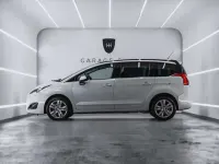 Usado Peugeot 5008 Allure 120 CV (88 kW) 2015 Blanco Monovolumen