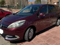 Usado Renault Grand Scénic 110 CV (80 kW) 2014 Granate Monovolumen