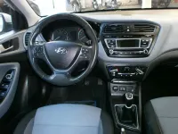 Usado Hyundai i20 84 CV (61 kW) 2017 Plateado Utilitario