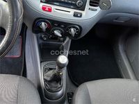 Usado Kia Rio EX 97 CV (71 kW) 2007 Gris / plata Berlina