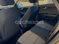 Usado Kia Stonic 84 CV (61 kW) 2022 Verde SUV