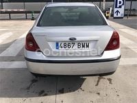 Usado Ford Mondeo Trend 125 CV (91 kW) 2001 Gris / plata Berlina