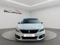 Usado Peugeot 308 Active 130 CV (95 kW) 2021 Blanco Berlina