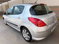 Usado Peugeot 308 90 CV (66 kW) 2008 Gris / plata Berlina
