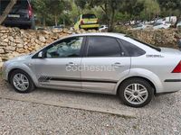 Usado Ford Focus Ghia 115 CV (84 kW) 2006 Gris / plata Berlina