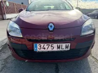 Usado Renault Mégane III Authentique 100 CV (73 kW) 2011 Granate Berlina