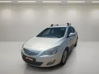 Usado Opel Astra Cosmo 125 CV (91 kW) 2011 Gris Utilitario