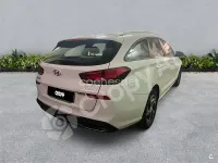 Usado Hyundai i30 120 CV (88 kW) 2023 Blanco Familiar