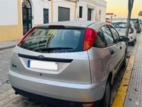 Usado Ford Focus Ambiente 100 CV (73 kW) 2001 Gris / plata Berlina
