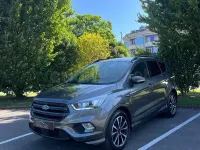 Usado Ford Kuga ST-Line 150 CV (110 kW) 2018 Gris / plata SUV