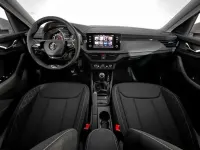 Usado Skoda Kamiq Ambition 110 CV (80 kW) 2023 Plateado SUV
