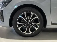 Usado Renault Clio V Techno 100 CV (73 kW) 2025 Gris Berlina