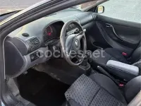 Usado Seat Leon 110 CV (80 kW) 2000 Negro Utilitario
