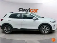 Usado Kia Stonic 84 CV (61 kW) 2023 Blanco SUV