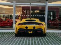Usado Ferrari SF90 1001 CV (736 kW) 2021 Amarillo Berlina