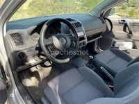 Usado VW Polo Highline 75 CV (55 kW) 2003 Gris / plata Berlina