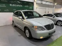 Usado SsangYong Rodius Limited 165 CV (121 kW) 2012 Gris / plata Monovolumen